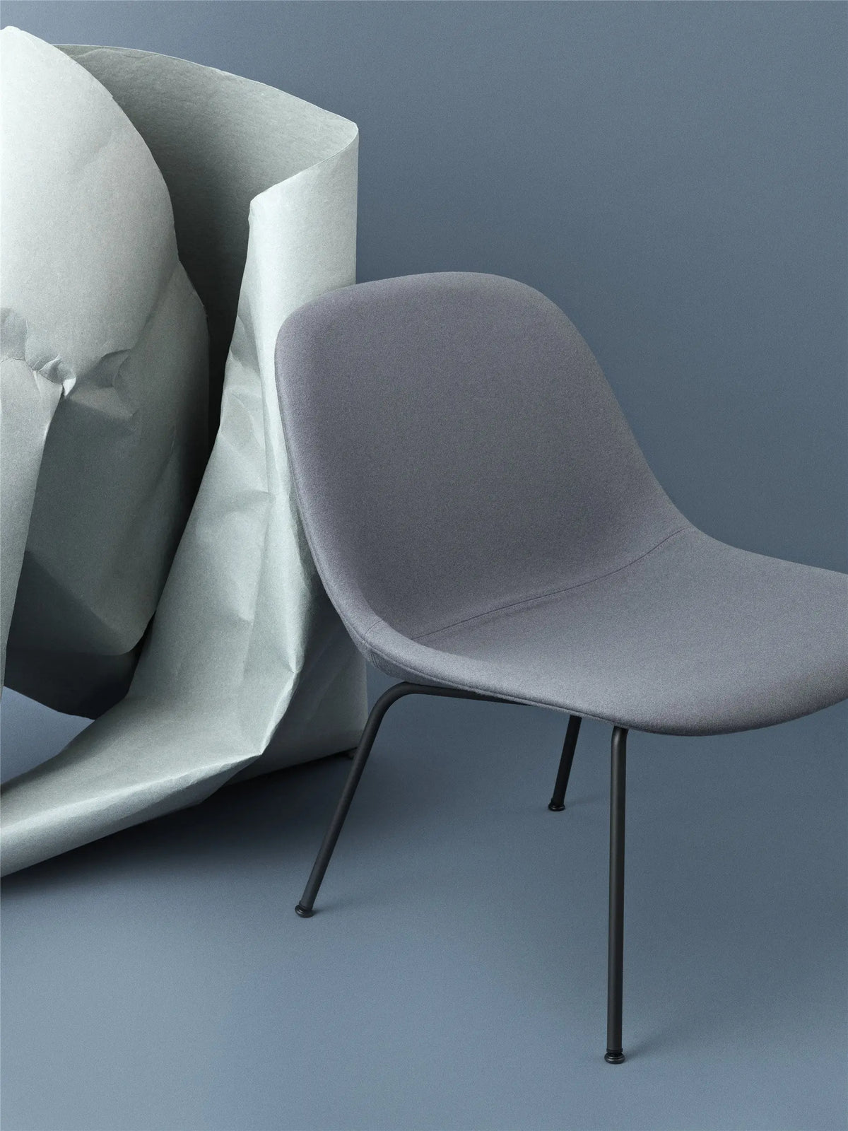 Muuto Fiber lounge tuoli, teräsjalat, musta/Divina 154 (Myymälämalli) Muuto