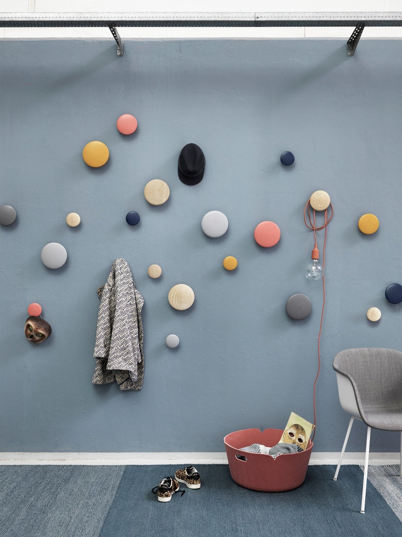 Muuto Dots ripustin 5 kpl harmaa - Laatukaluste