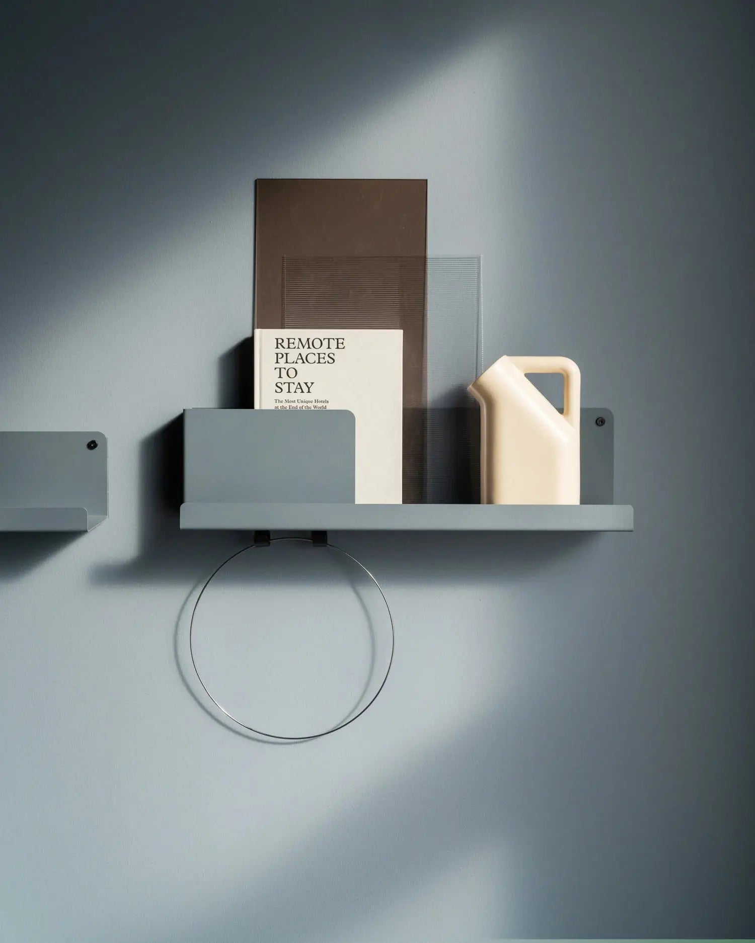 Muuto Folded hylly M siniharmaa Muuto