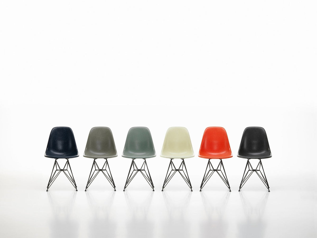 Vitra Eames DSR Fiberglass musta/red orange - Laatukaluste