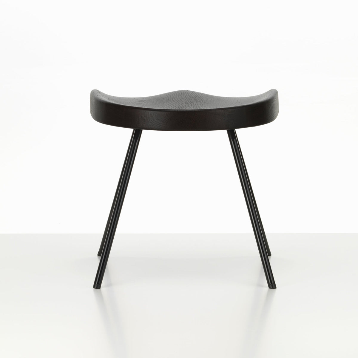 Vitra Tabouret 307 jakkara tumma tammi - Laatukaluste