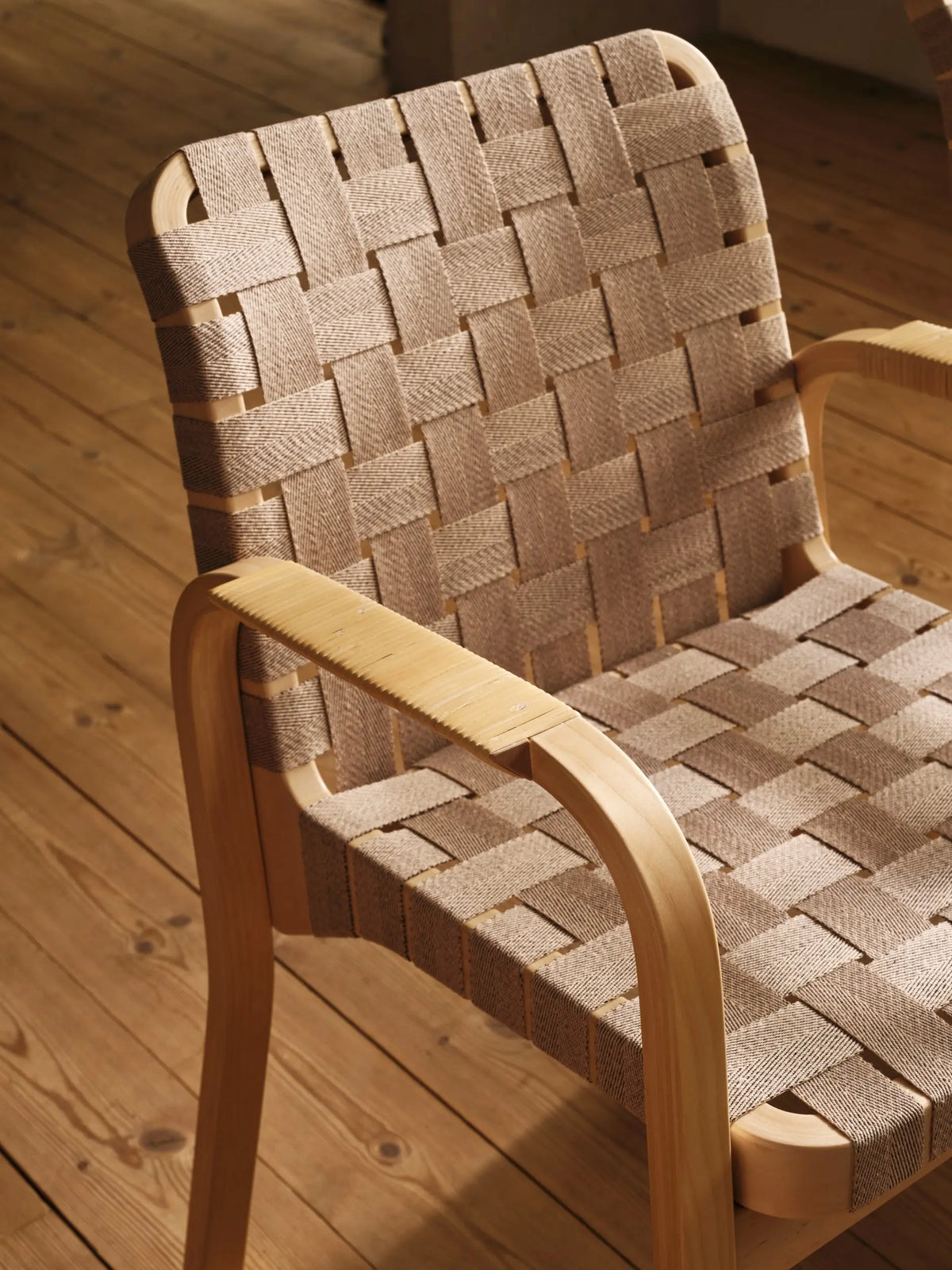 Artek 45 armchair natural-black webbing/birch/rattan